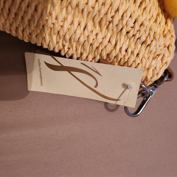 Collection Eighteen Yellow Straw Purse With Shoulder Straap - Picture 4 of 6